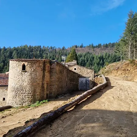Domaine Le Bouissou Du Mahun De Groupes En Pleine Foret Ardechoise Hébergement de vacances Saint-Symphorien-de-Mahun