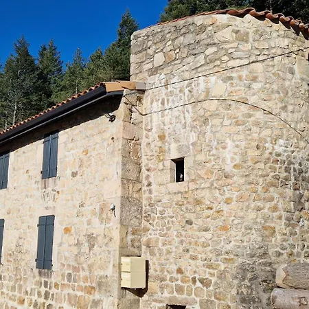Hébergement de vacances Domaine Le Bouissou Du Mahun De Groupes En Pleine Foret Ardechoise