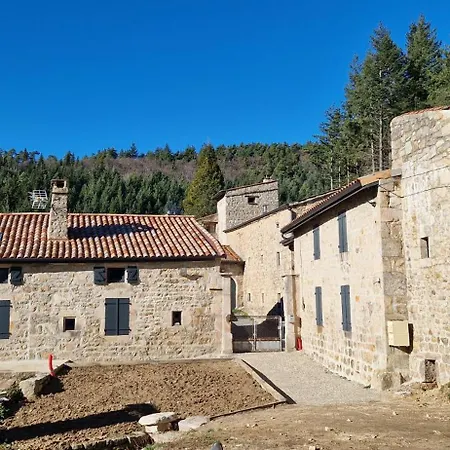 Hébergement de vacances Domaine Le Bouissou Du Mahun De Groupes En Pleine Foret Ardechoise